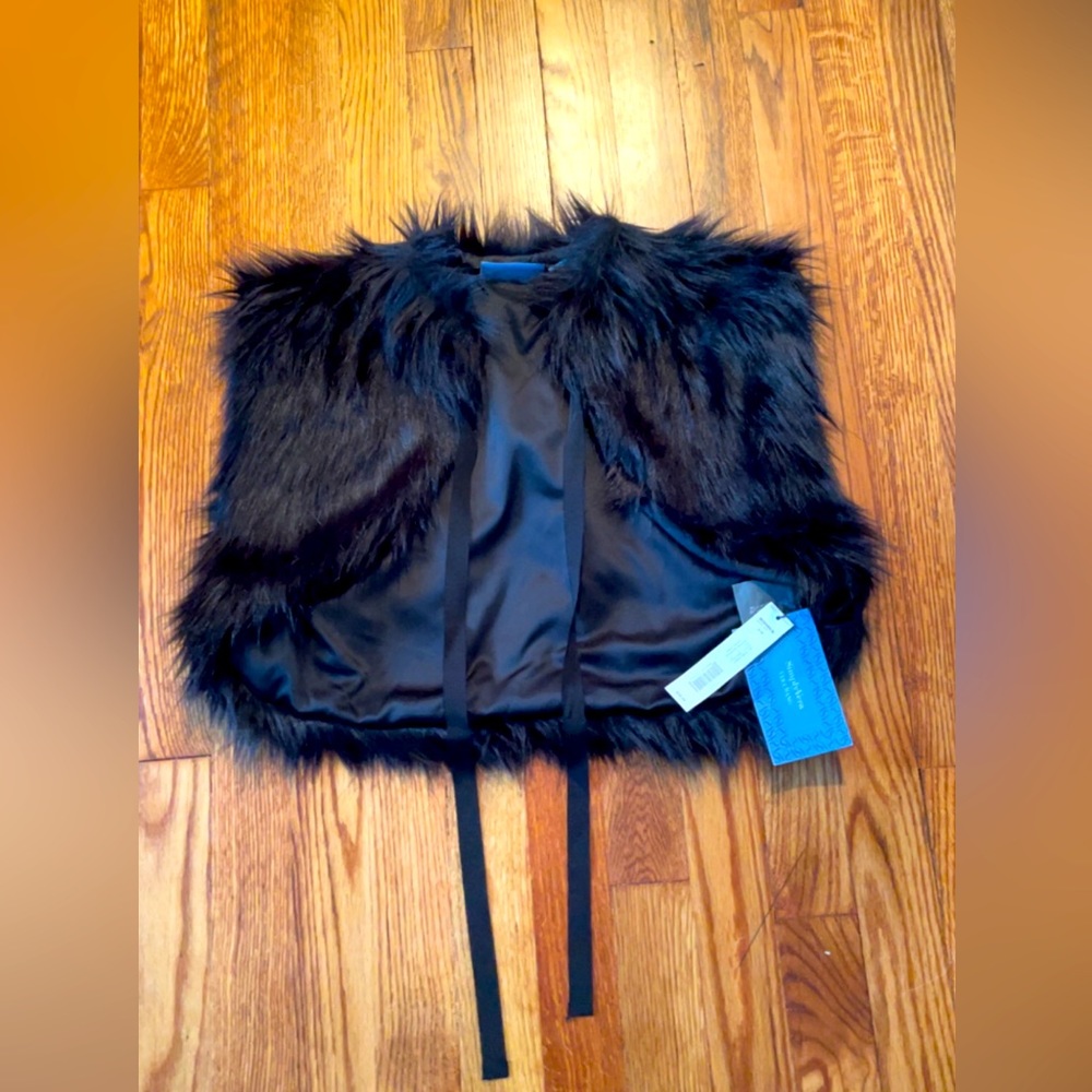 Vera Wang fur vest/caplet in black! Size small new with tags